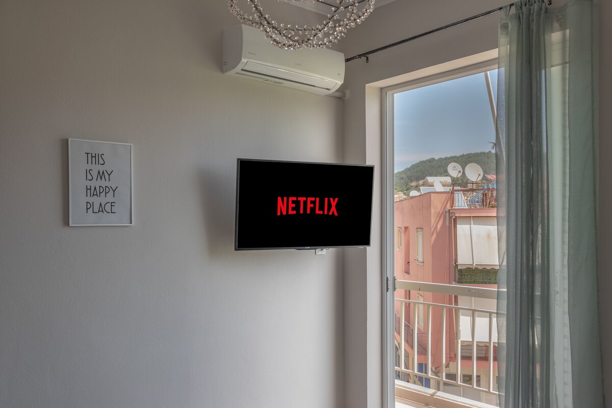Wall mounted TV with streaming content